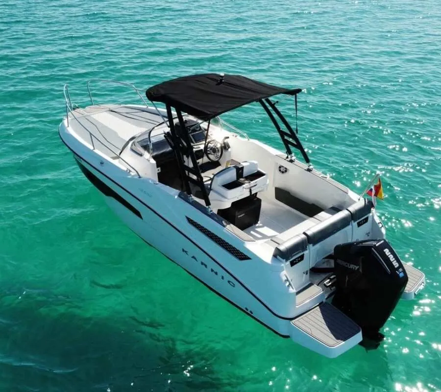 Stern of the Karnic 650 with swim platform and outboard engine, seen from above
