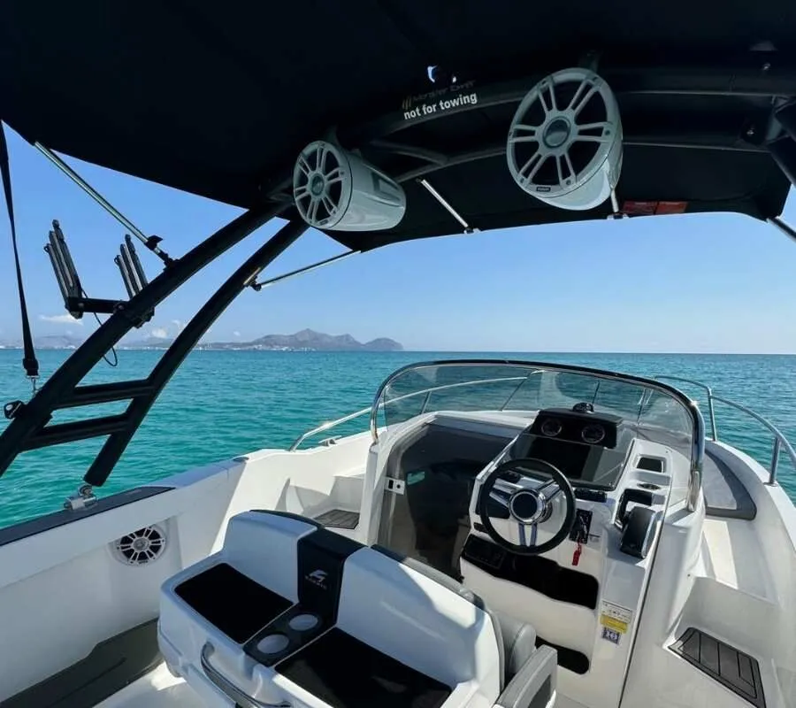 Cockpit of the Karnic 650 with the tower speakers overhead